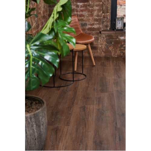 Фото Плитка ПВХ клеевая Vinilam Ceramo Glue Дуб Берн 8885-EIR, 43 класс (1528х233х2.5 мм)